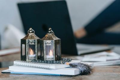 Maximizing Outdoor Charm: Utilizing Exotic Metal Candle Lanterns and Beautifully Crafted Birdhouses